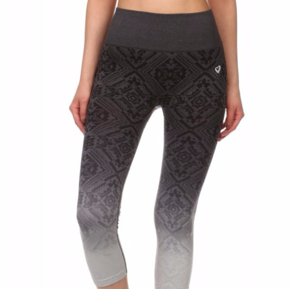 Womens Aztec Ombre Activewear Capri Leggings